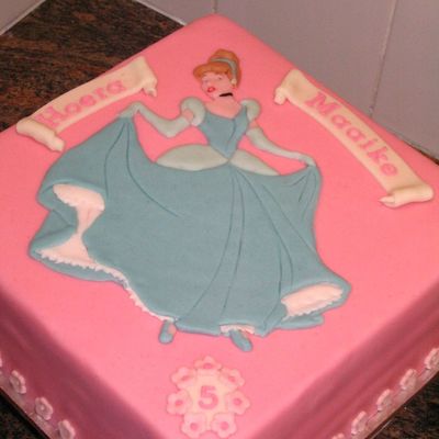 Cinderella "puzzle"cake