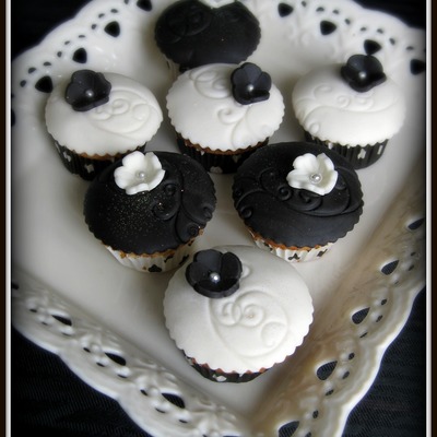 Black And White Cupcakes