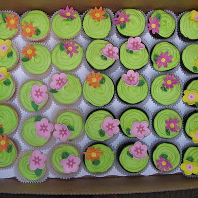 Hawaiian Themed Cupcakes