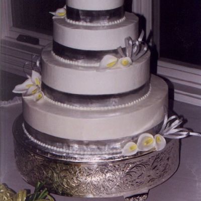 Calla Lilies; Silver Ribbon (Buttercream)