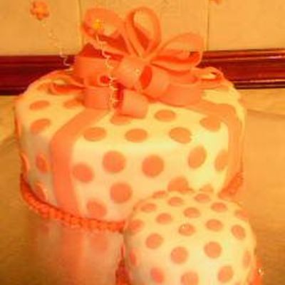 Round Present Cake