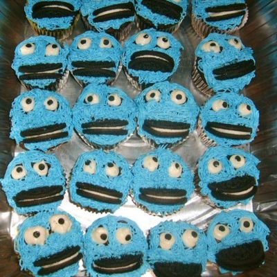 Cookie_Monster_Cupcakes2.jpg