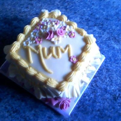Small Mothers Day Cake