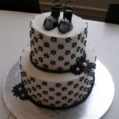 Black And White Shoe And Daisy Cake