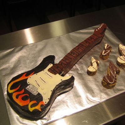 Guitar Cake