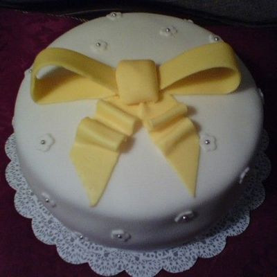 Simple Cake With Yellow Bow
