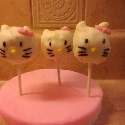 Hello Kitty Cake Pops