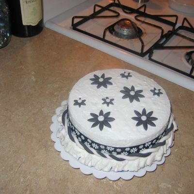 Small Black & White Flower Cake