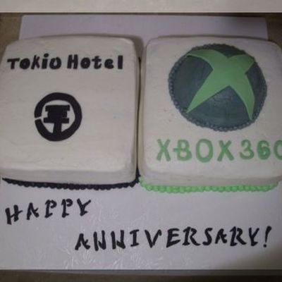 Tokio Hotel & Xbox 360 Cakes