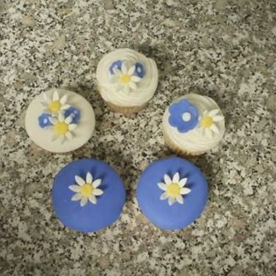 Fondant And Buttercream Cupcakes
