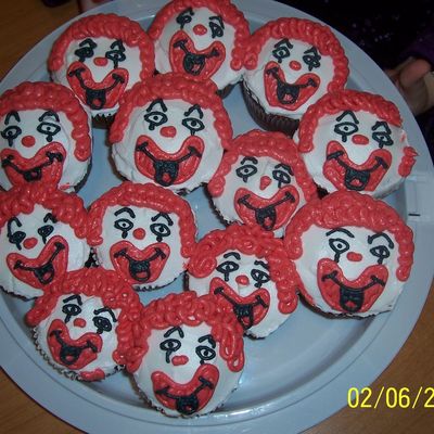 Ronald Mcdonald Birthday Cupcakes
