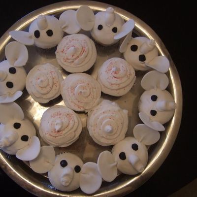 Annual White Elephant Party Cupcakes