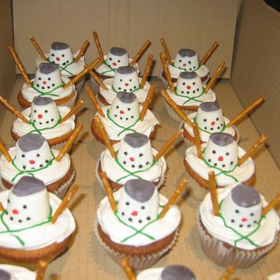 Snowman_Cupcakes.jpg