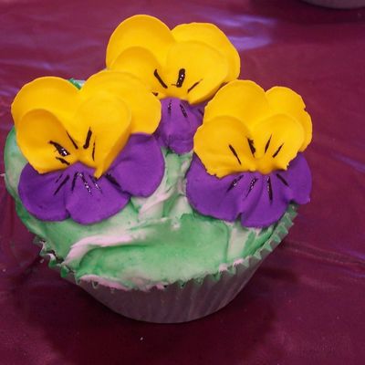 Pansy Cupcake