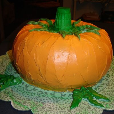 3-D Pumpkin Cake