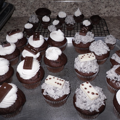 Chocolate Cupcakes With Chocolate Domino
