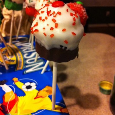 Christmas Cupcake Pops