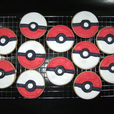Pokemon Pokeball Cookies