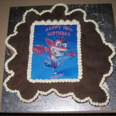 Crash Bandicoot Cupcake Cake