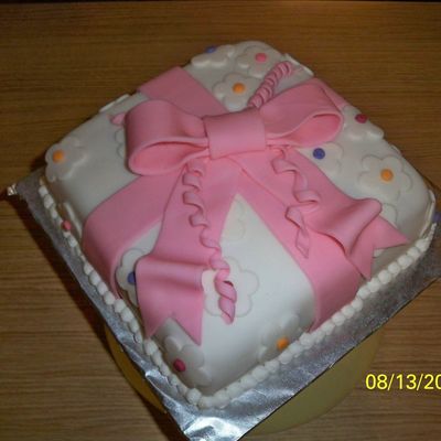 Giftbox Cake With Pink Bow