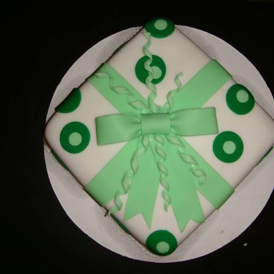 Green Circle Fondant Cake