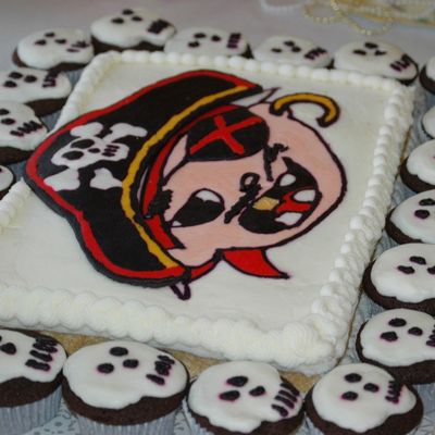 Pirare Cake W/cupcakes