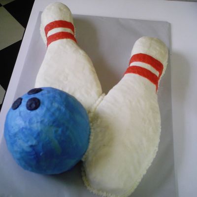 Bowling Cake