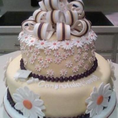 Daisy Graduation Cake
