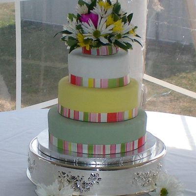 Daisy Theme Wedding Cake
