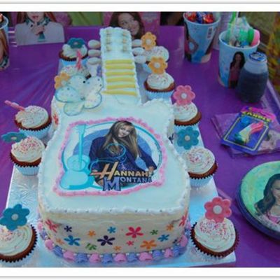 Guitar Cake