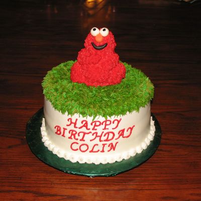 3D Elmo Sitting On Grass