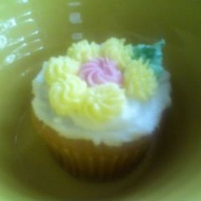 Piped Flower Cup Cake