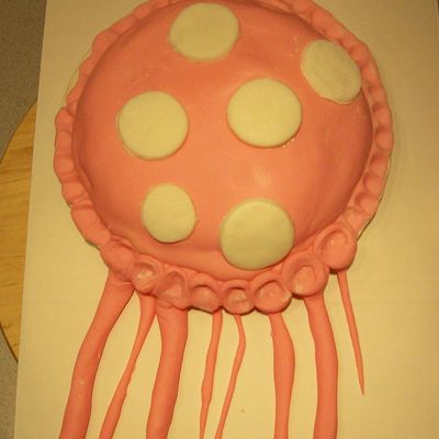 Pink_Strawberry_Jellyfish_Cake.jpg