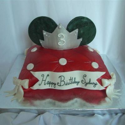 Minnie Pillow Cake