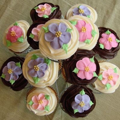 Royal Iced Flower Cupcakes!