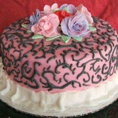 Pink/black Cake