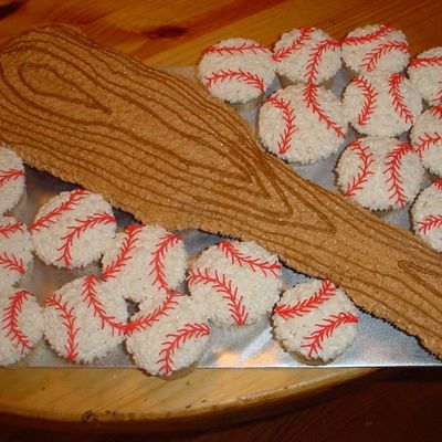 Baseball Bat And Baseball Cupcakes