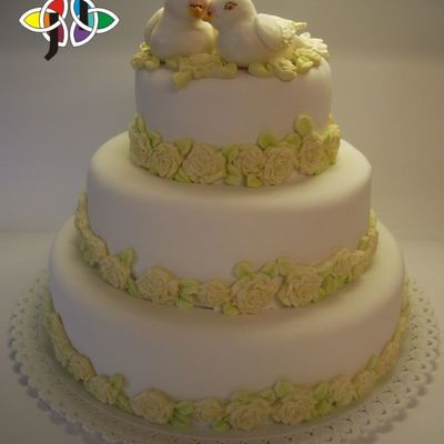 Wedding Cahe With Doves