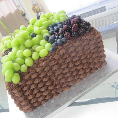 Grooms Basket With Fruit