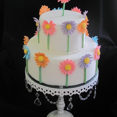 Two Tier Fondant Daisy Cake