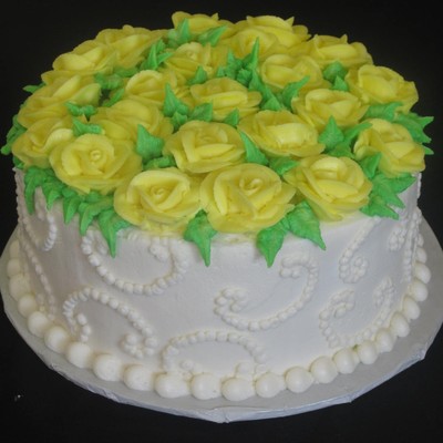 Cake With Yellow Roses