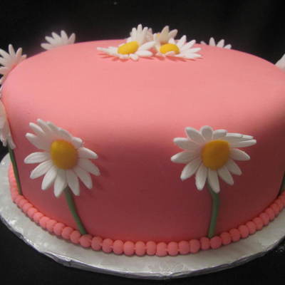 Pink Cake With Daisy