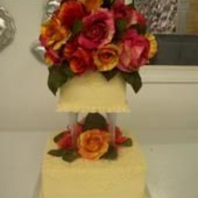 Teir Cakes With Flowers