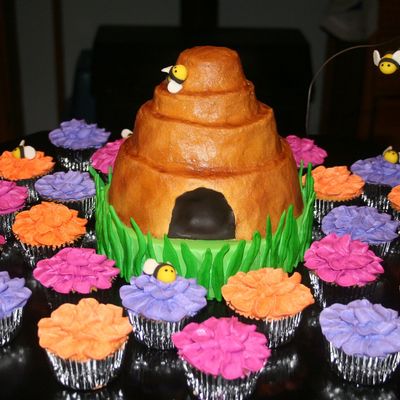 Bee Hive Cake