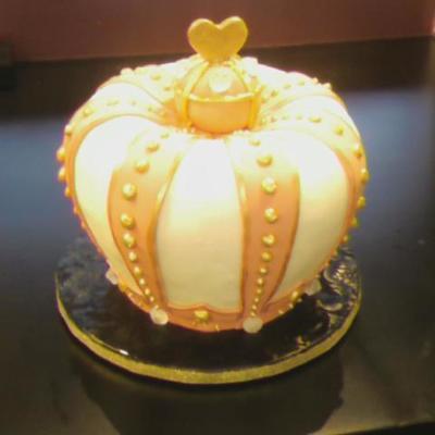 Juciy Crown Cake