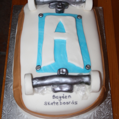 Skateboard Cake