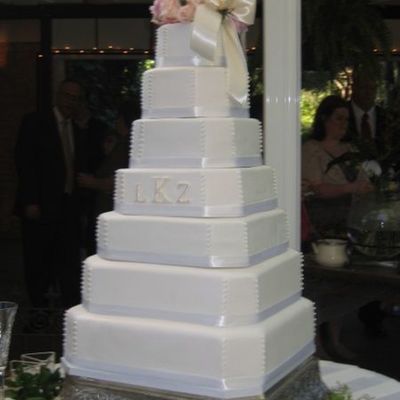 Lauren & Zack's Wedding Cake (5-30-09)