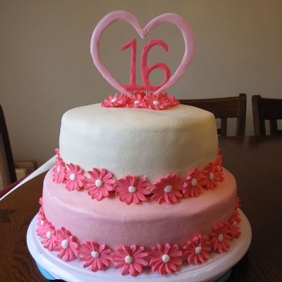 16Th Birthday Daisy Cake