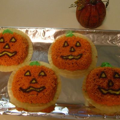 Jack-O-Lantern Mimi Cakes