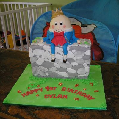 Humpty Dumpty - Nursery Rhyme Cake